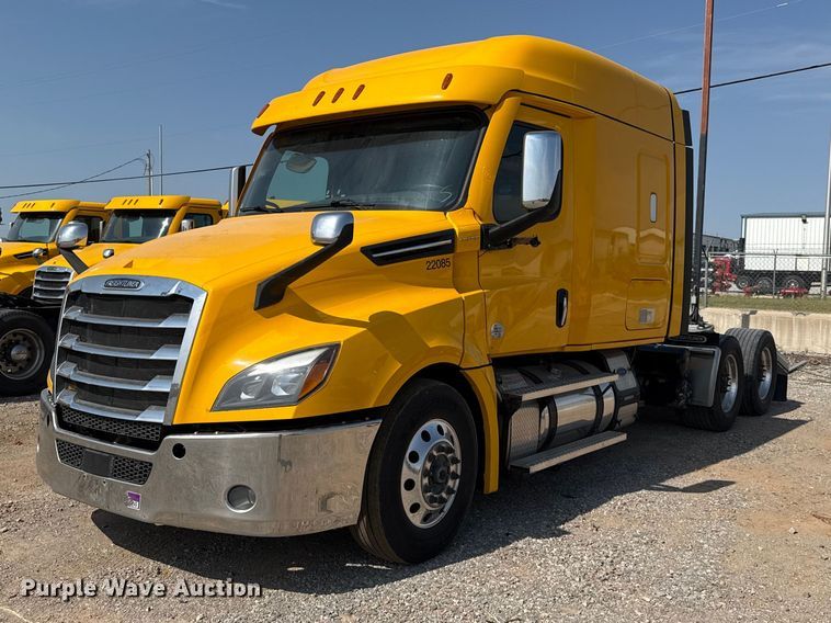 2022 Freightliner Cascadia 126 semi truck