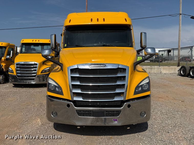 image for item FC4143 2022 Freightliner Cascadia 126 semi truck