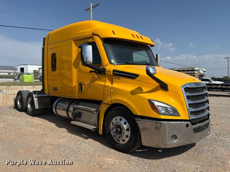 image for item FC4143 2022 Freightliner Cascadia 126 semi truck
