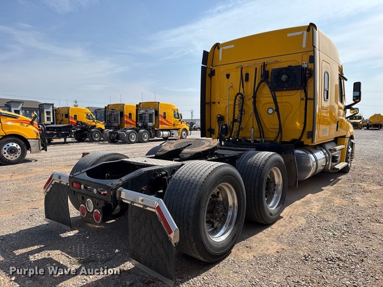 image for item FC4143 2022 Freightliner Cascadia 126 semi truck