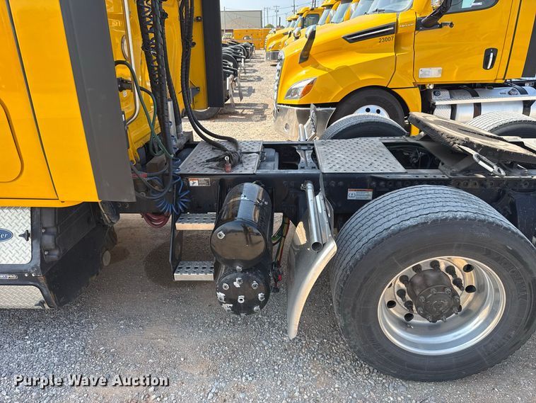 image for item FC4143 2022 Freightliner Cascadia 126 semi truck
