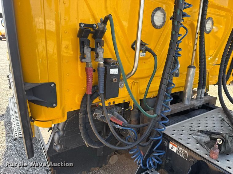 image for item FC4143 2022 Freightliner Cascadia 126 semi truck