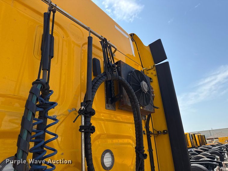 image for item FC4143 2022 Freightliner Cascadia 126 semi truck
