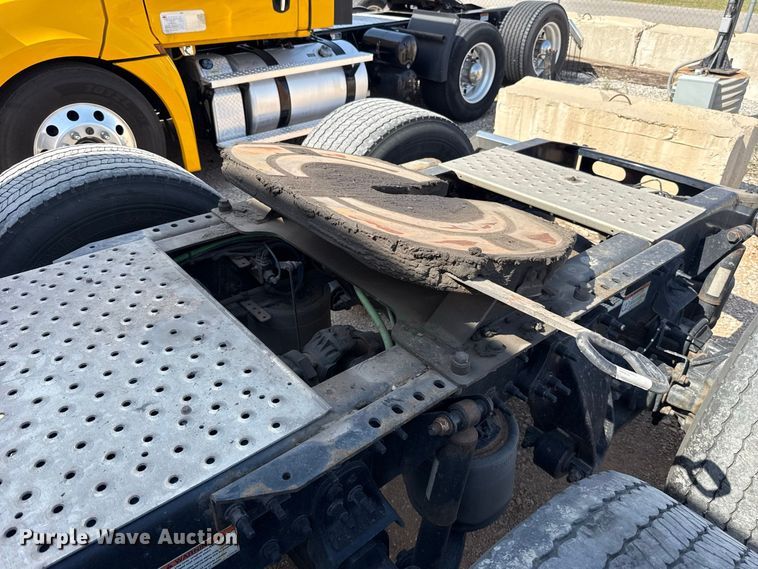 image for item FC4143 2022 Freightliner Cascadia 126 semi truck