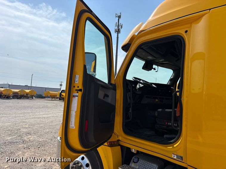 image for item FC4143 2022 Freightliner Cascadia 126 semi truck