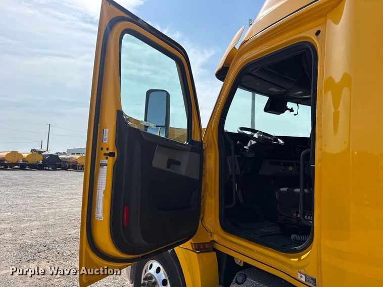 image for item FC4143 2022 Freightliner Cascadia 126 semi truck