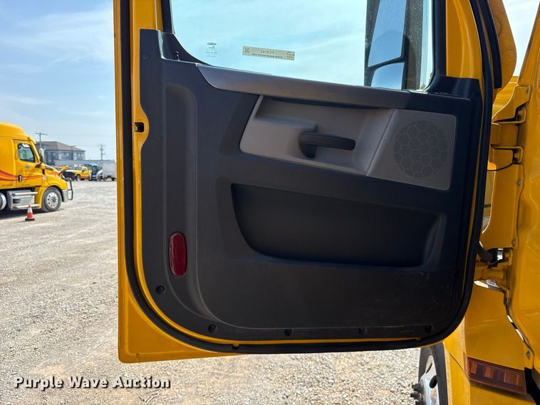 image for item FC4143 2022 Freightliner Cascadia 126 semi truck