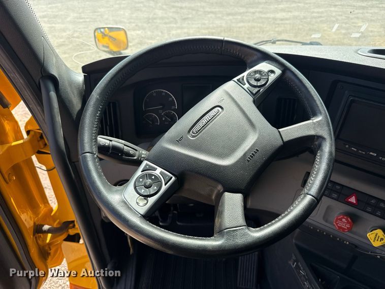 image for item FC4143 2022 Freightliner Cascadia 126 semi truck