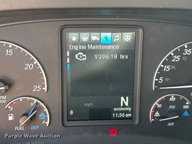 image for item FC4143 2022 Freightliner Cascadia 126 semi truck