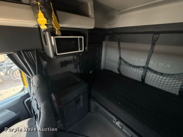 image for item FC4143 2022 Freightliner Cascadia 126 semi truck
