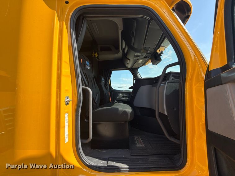 image for item FC4143 2022 Freightliner Cascadia 126 semi truck