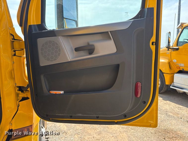 image for item FC4143 2022 Freightliner Cascadia 126 semi truck