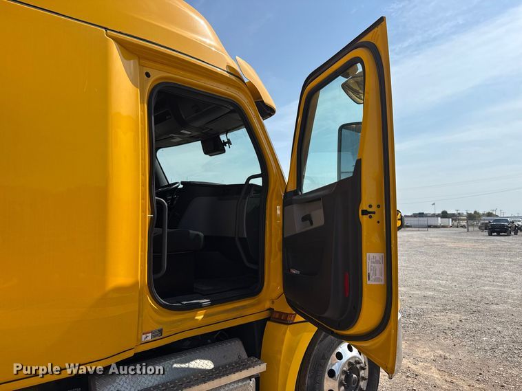 image for item FC4143 2022 Freightliner Cascadia 126 semi truck