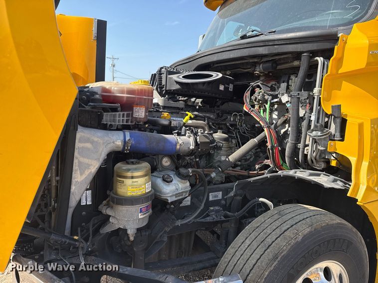 image for item FC4143 2022 Freightliner Cascadia 126 semi truck