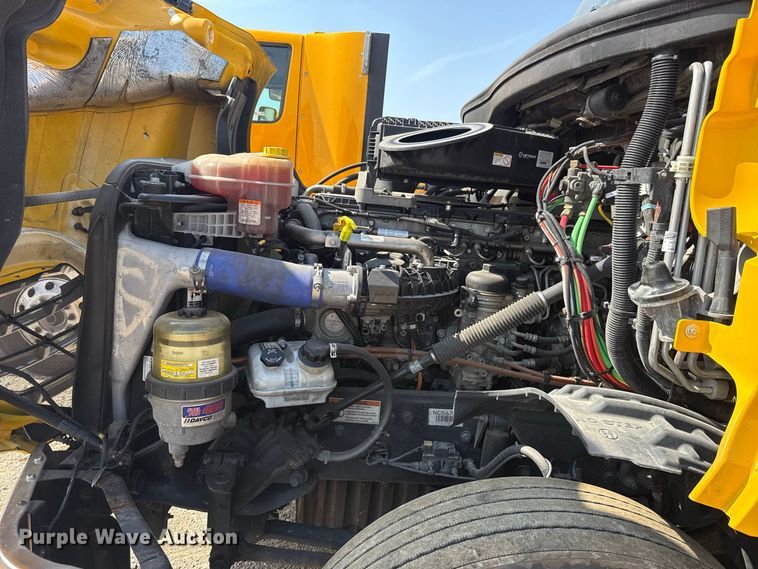 image for item FC4143 2022 Freightliner Cascadia 126 semi truck