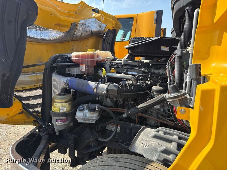 image for item FC4143 2022 Freightliner Cascadia 126 semi truck