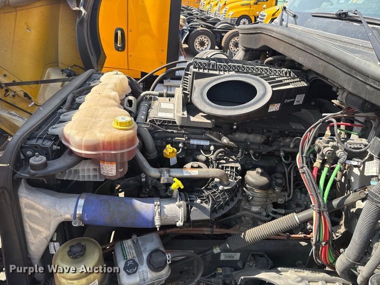 image for item FC4143 2022 Freightliner Cascadia 126 semi truck
