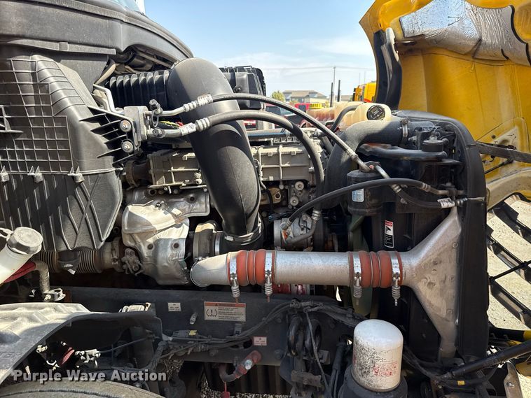 image for item FC4143 2022 Freightliner Cascadia 126 semi truck