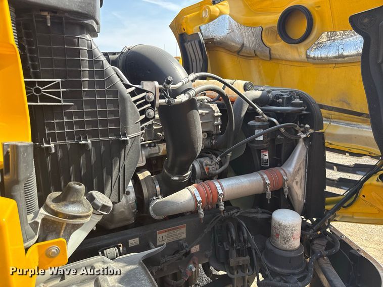 image for item FC4143 2022 Freightliner Cascadia 126 semi truck