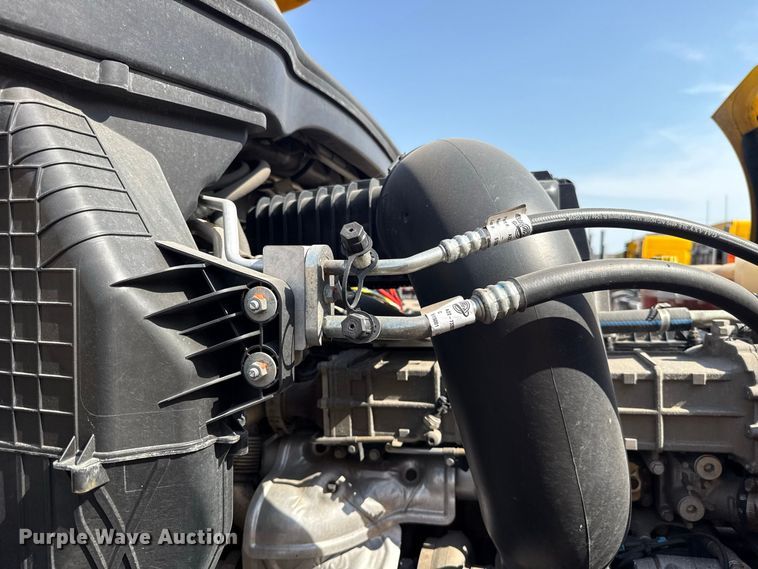 image for item FC4143 2022 Freightliner Cascadia 126 semi truck