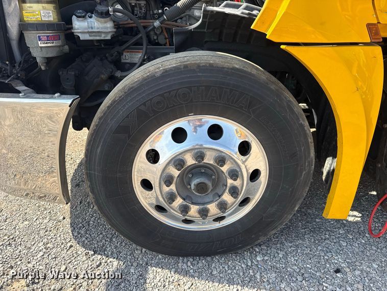 image for item FC4143 2022 Freightliner Cascadia 126 semi truck
