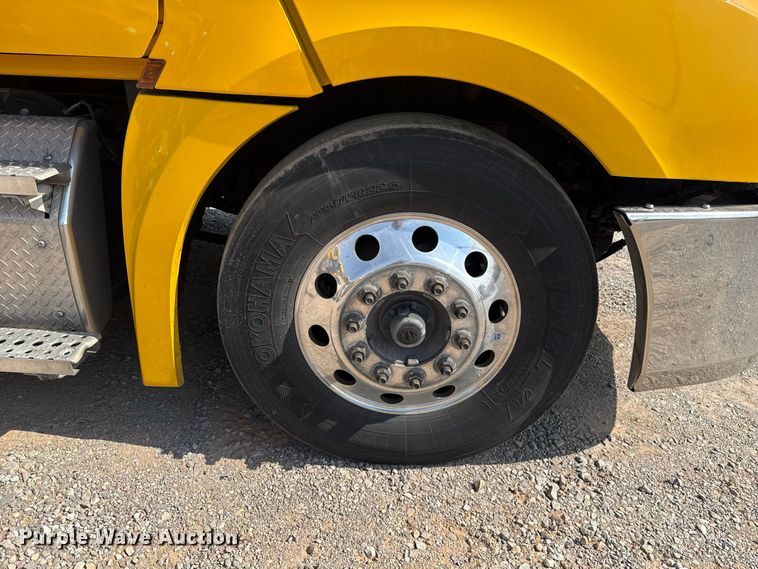 image for item FC4143 2022 Freightliner Cascadia 126 semi truck