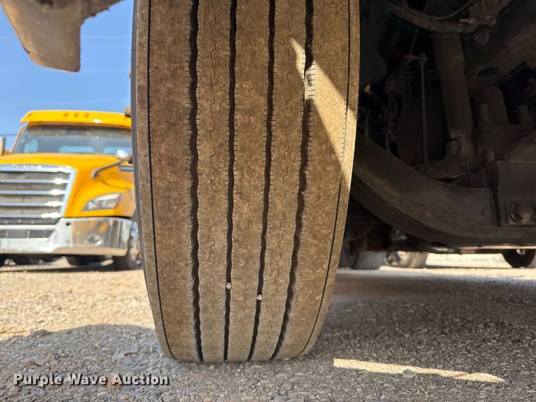 image for item FC4143 2022 Freightliner Cascadia 126 semi truck