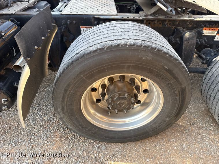 image for item FC4143 2022 Freightliner Cascadia 126 semi truck