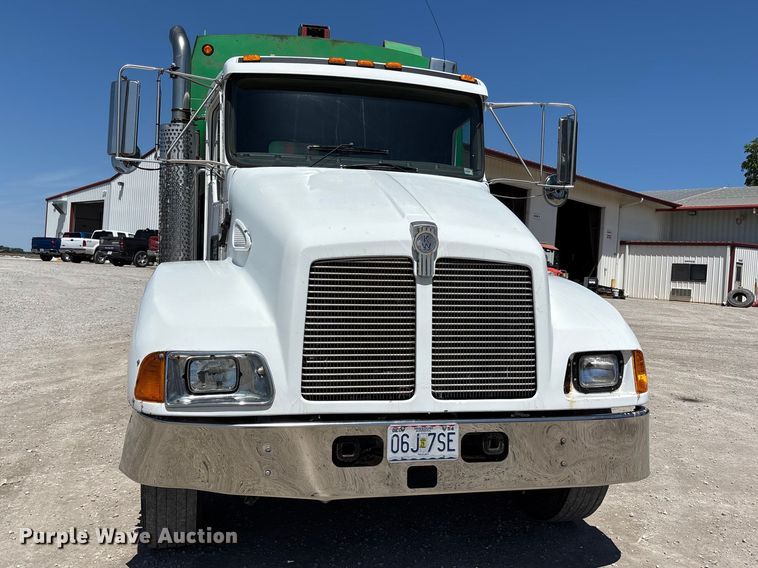 image for item FC4684 2005 Kenworth T300 refuse truck