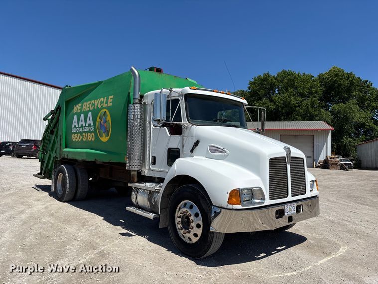image for item FC4684 2005 Kenworth T300 refuse truck