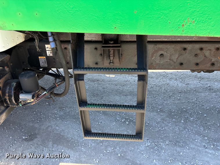image for item FC4684 2005 Kenworth T300 refuse truck
