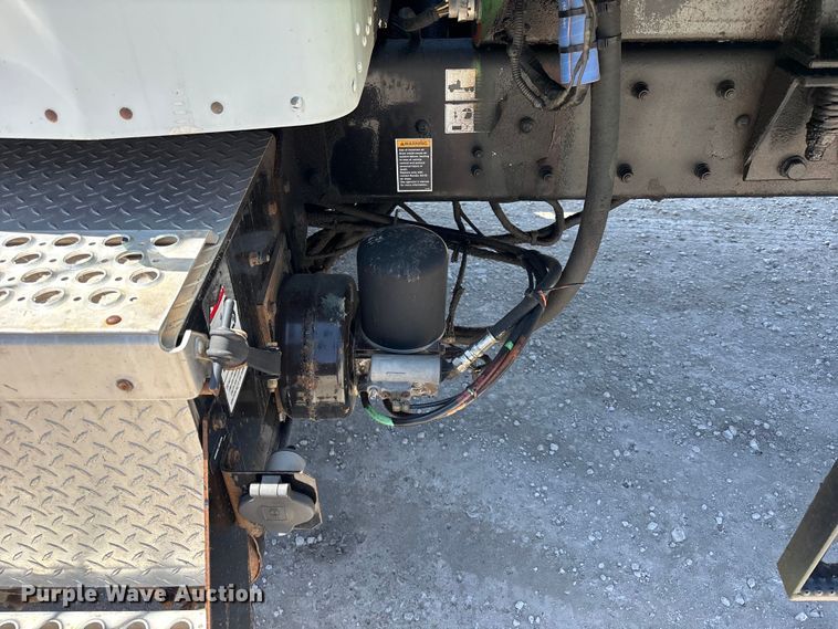 image for item FC4684 2005 Kenworth T300 refuse truck