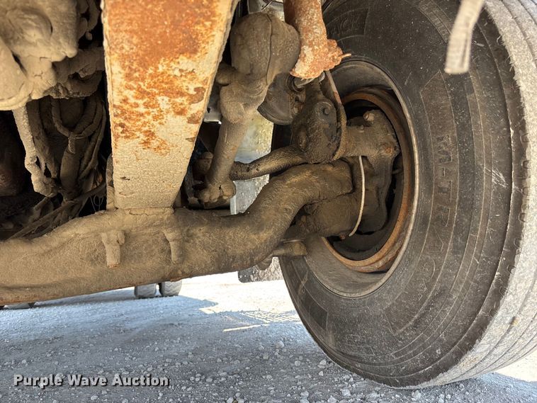 image for item FC4684 2005 Kenworth T300 refuse truck