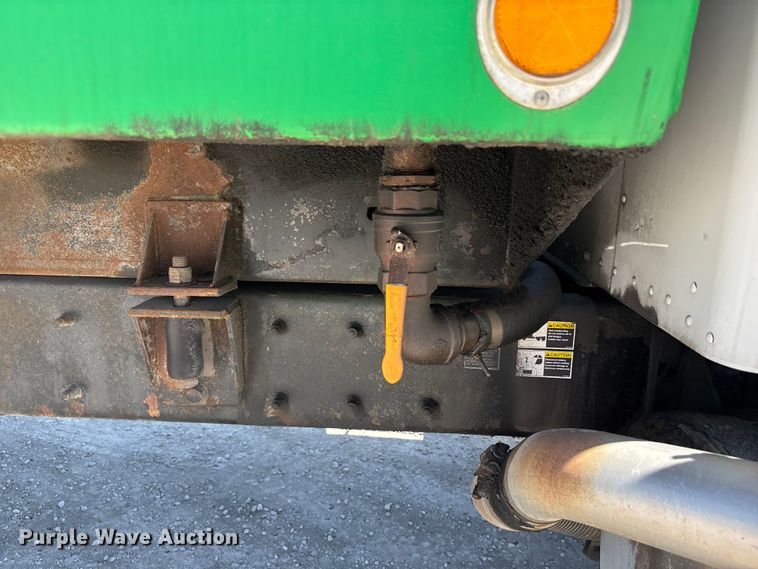image for item FC4684 2005 Kenworth T300 refuse truck