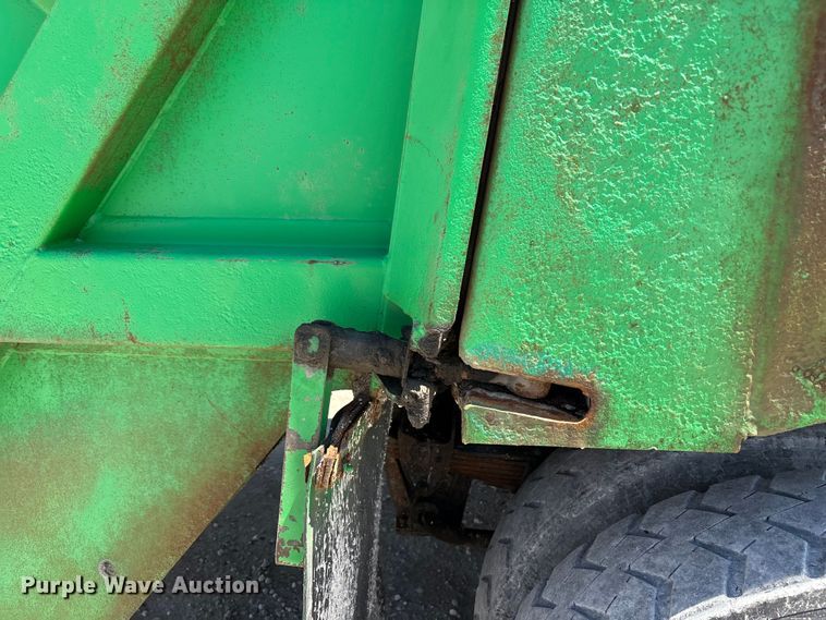 image for item FC4684 2005 Kenworth T300 refuse truck