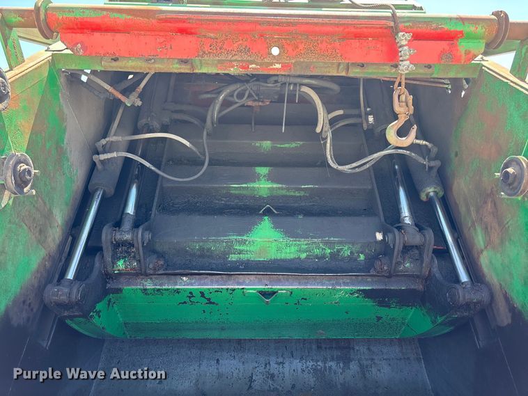 image for item FC4684 2005 Kenworth T300 refuse truck