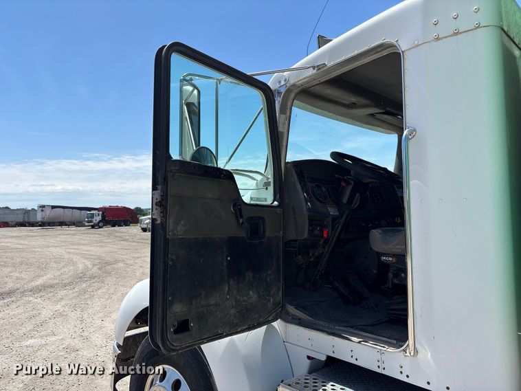 image for item FC4684 2005 Kenworth T300 refuse truck