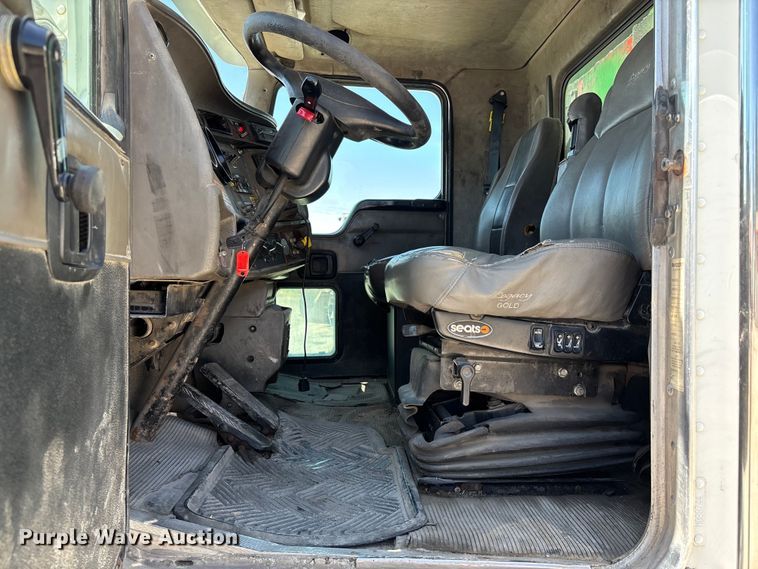 image for item FC4684 2005 Kenworth T300 refuse truck