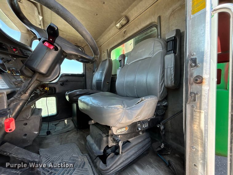 image for item FC4684 2005 Kenworth T300 refuse truck