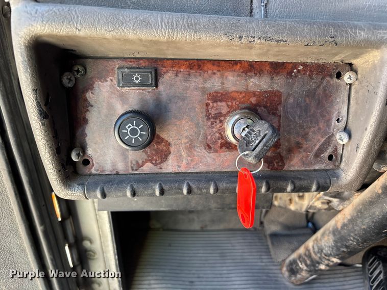 image for item FC4684 2005 Kenworth T300 refuse truck