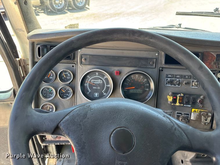 image for item FC4684 2005 Kenworth T300 refuse truck