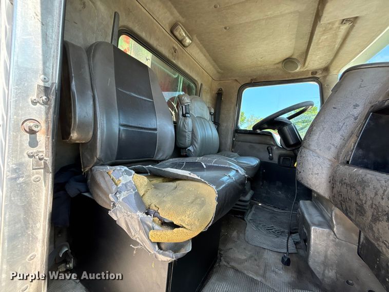 image for item FC4684 2005 Kenworth T300 refuse truck