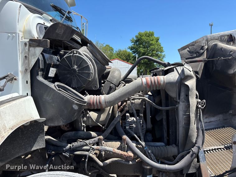 image for item FC4684 2005 Kenworth T300 refuse truck