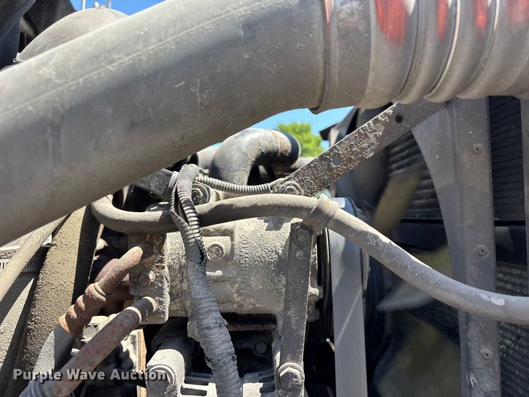 image for item FC4684 2005 Kenworth T300 refuse truck