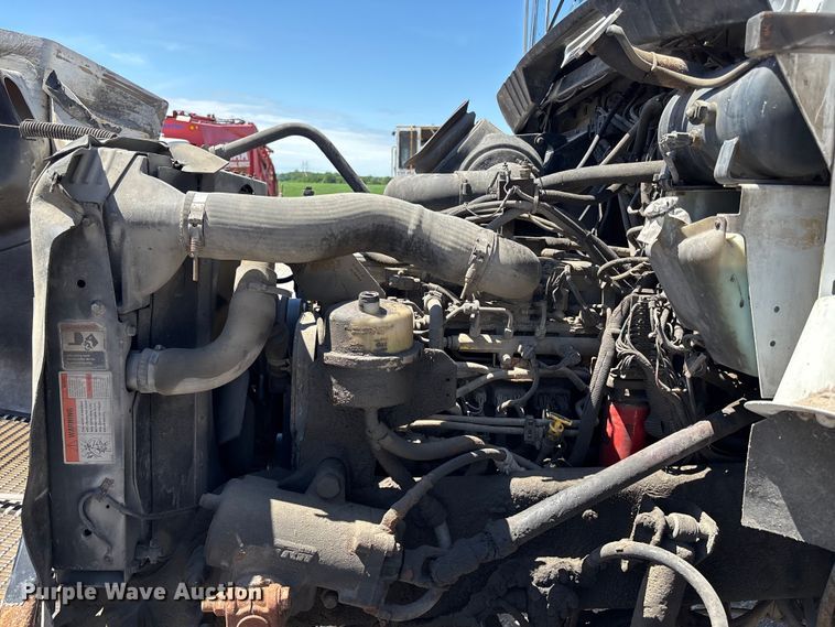 image for item FC4684 2005 Kenworth T300 refuse truck