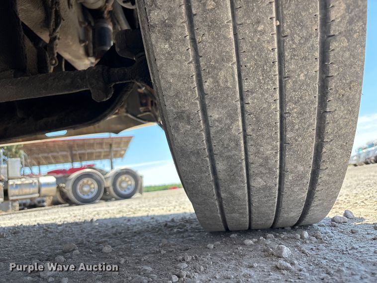 image for item FC4684 2005 Kenworth T300 refuse truck