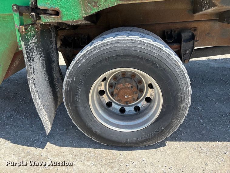 image for item FC4684 2005 Kenworth T300 refuse truck
