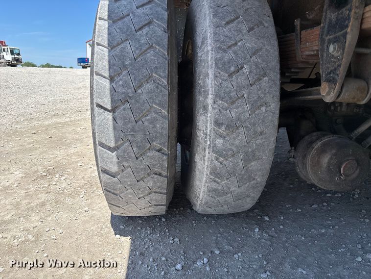 image for item FC4684 2005 Kenworth T300 refuse truck