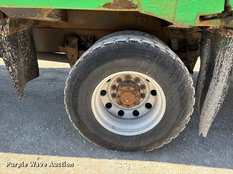 image for item FC4684 2005 Kenworth T300 refuse truck