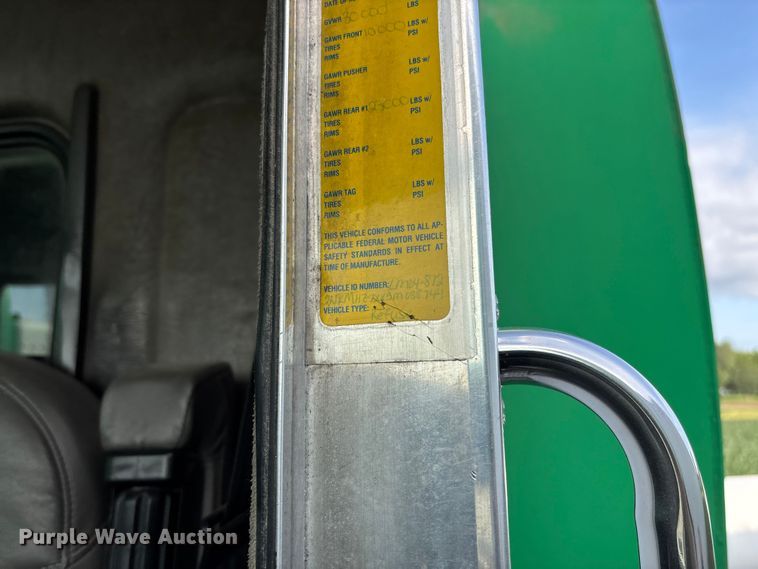 image for item FC4684 2005 Kenworth T300 refuse truck